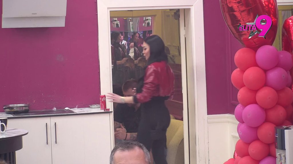 Tenzija se ne smiruje: Maja i Aneli nezaustavljive, pljušte nove prozivke! (VIDEO)