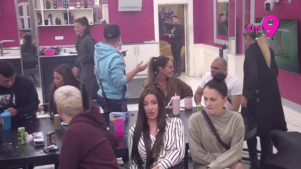 NEMA DALJE: Boginja priznala da splektari sa ovom takmičarkom  (VIDEO)