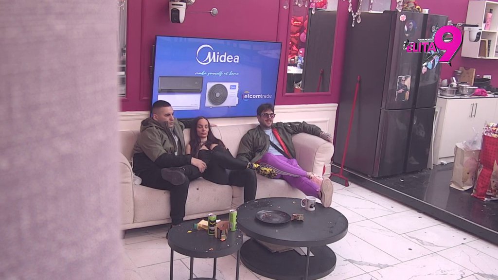 Ovo nema ni u filmovima: Teodora urla na Bebicu zbog blamantnog ponašanja, Đukić glumi ljubavnog terapeuta! (VIDEO)