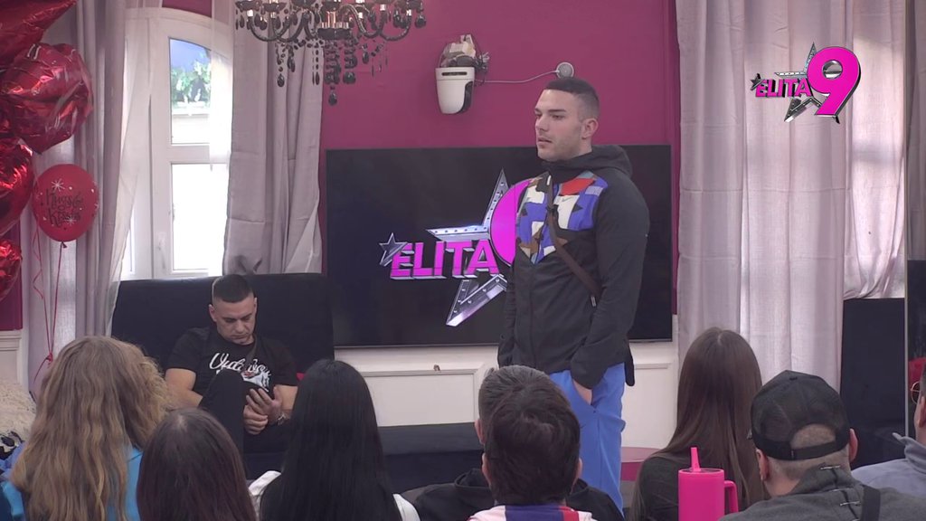 Ovo je nepoštovanje mene! Luka besan kao ris: Žestoko zamerio Aniti gledanje ljubavnog klipa sa Anđelom, ona pokušala da prikrije suze (VIDEO)