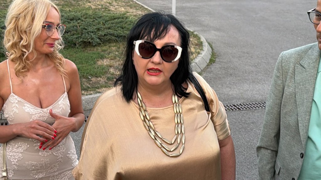 Moraće da bira između porodice i Bebice! Slavica Delić unajmila lično obezbeđenje za Teodoru, pa najbrutalnije do sada udarila na Aneli! (FOTO+VIDEO)