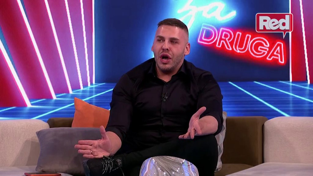 Ona je mama rijalitija! Stanijin frizer žestoko nagazio Maju, proglasio je njenim najvećim fanom: Dženifer Lopez je baba, ali je najveća zvezda (VIDEO)