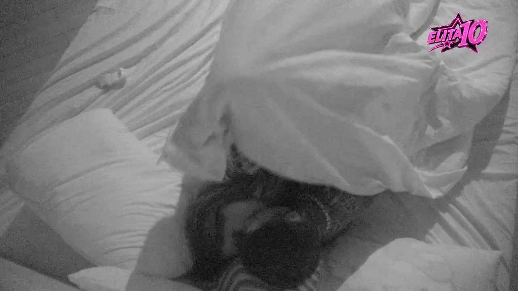Ispunila se Anelina noćna mora! Đukić i Laura se ljube kao da sutra ne postoji, odzvanjaju zidovi (VIDEO)