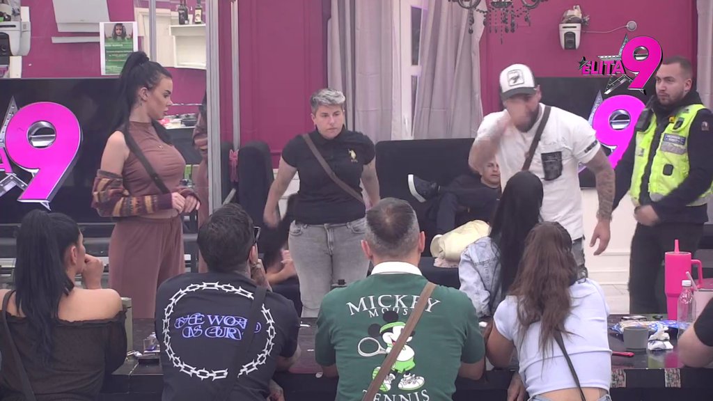 MENE JE ANGELINA VOLELA: Matora progovorila o odnosu sa Anitinom majkom, otkrila zbog čega smatra da je Anđelo prevarant, pa DOVELA Luku i bivšu do tačke pucanja jednim komentarom (VIDEO)