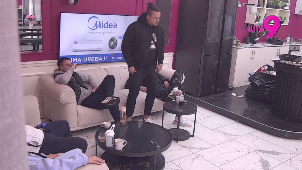 JA VAM BRIŠEM G*VNA! Terza poludeo zbog NEHIGIJENE u kupatilu, Iva mu ...