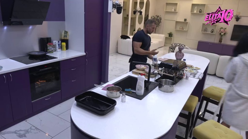 Marinković je često grli: Mahir zatražio stručno mišljenje od Jakšićke i Dače zbog Slađane, pa saznao nove detalje o njoj! (VIDEO)