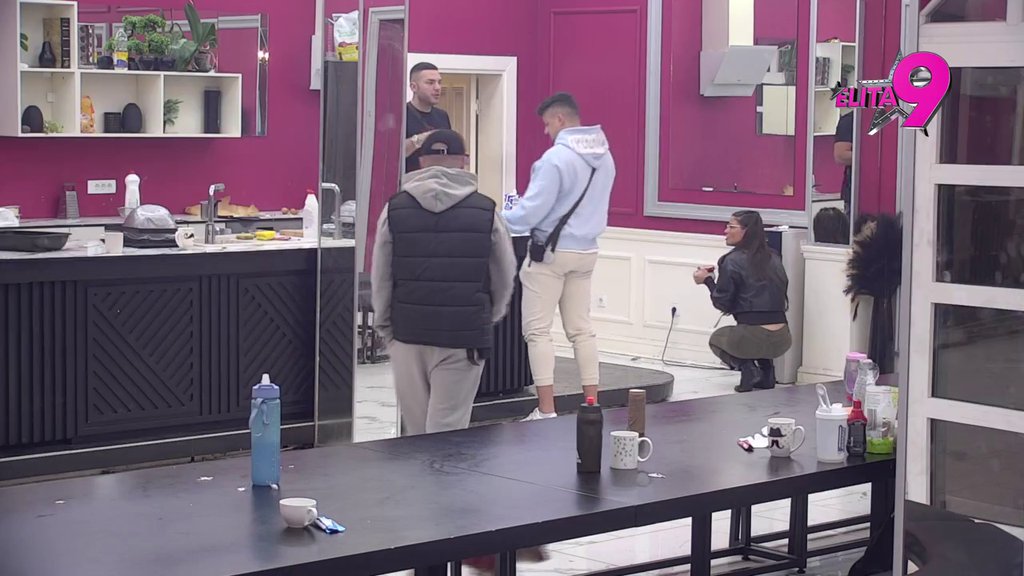 Bruka: Anđelo zgrožen Anitinom vrelom akcijom na njegove oči, žestoko je opljuvao! (VIDEO)