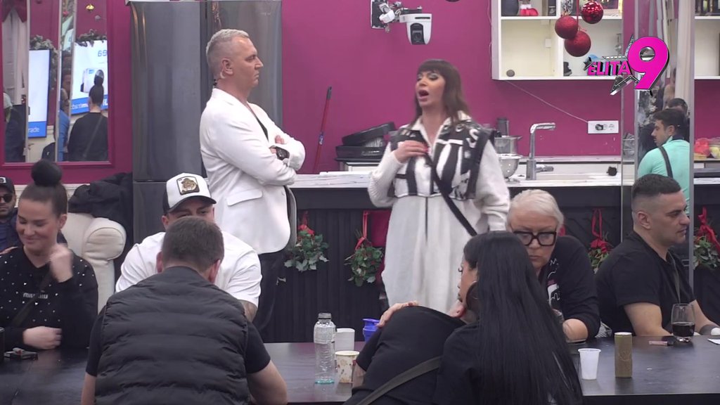 Razočarala me, završili smo zauvek: Mina Vrbaški hladna kao led zbog izdaje Anđela, ovim potezom dokazala da joj je Anita najbitnija! (VIDEO)