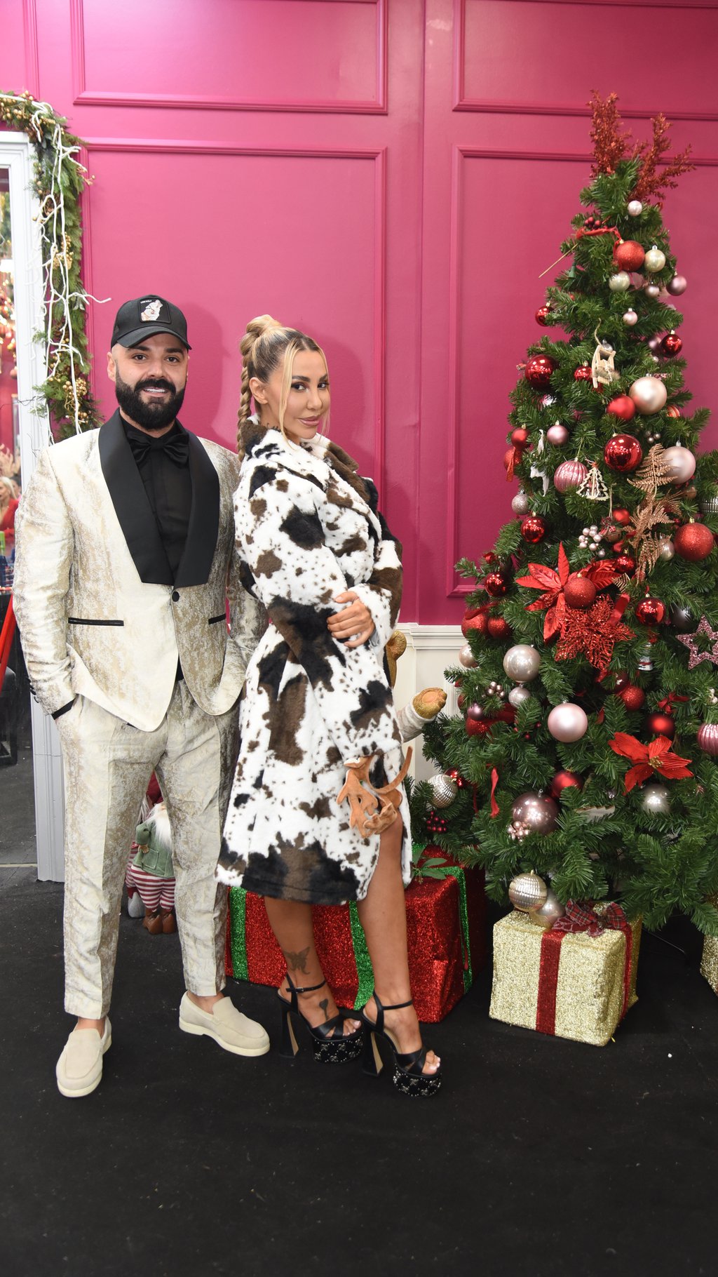 LEINI vlasnici kao potpuni neznanci! Veridbi i odnosu Luke i Aneli se svi smeju, a oni su sve svađe i drame rešili da prenesu u 2026. godinu (FOTO)