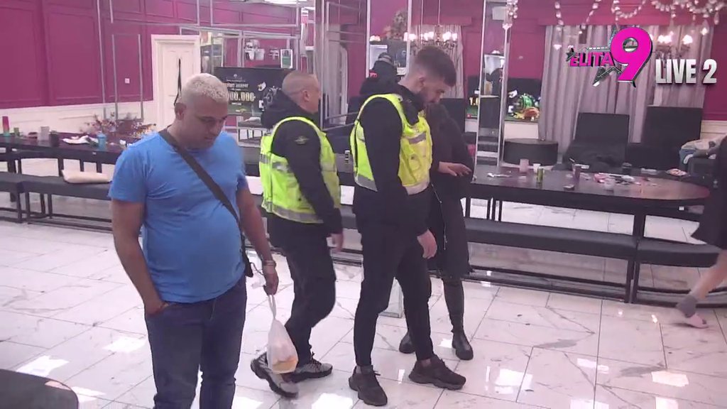 OBEZBEĐENJE IMA PUNE RUKE POSLA! Anastasija pljunula Boru, karambol u cik zore (VIDEO)