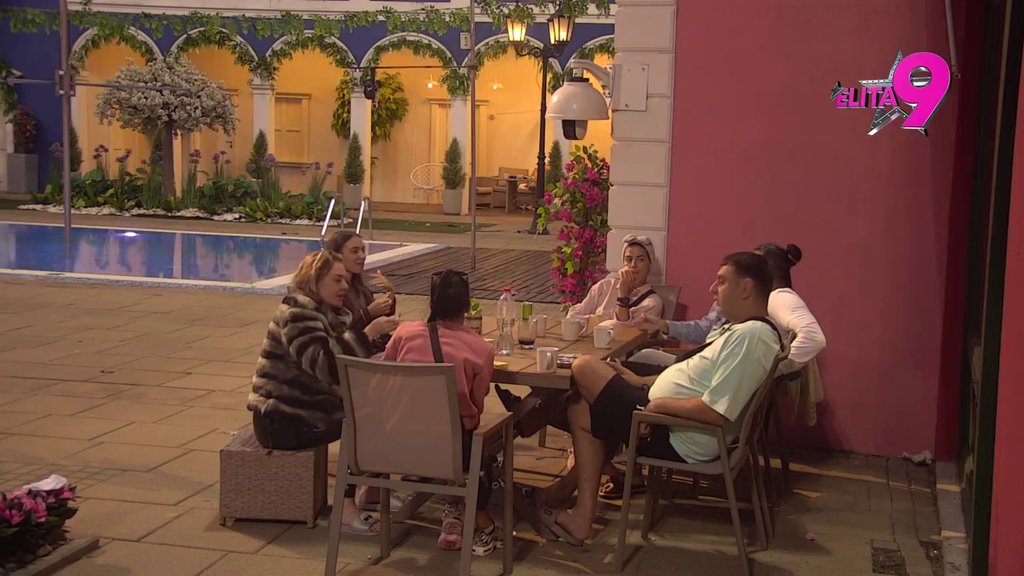 Bolje mu objasni, neću da se svađam sa čovekom: Bora Santana ubacio Saru u mašinu, Ivan ni ne sluti šta se dešava! (VIDEO)
