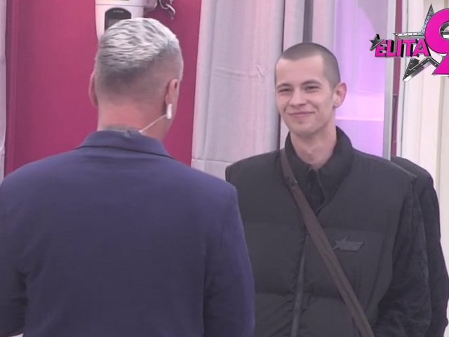 ŠOK ZA ŠOKOM! Nove prepiske, novi detalji: Sita Ahmić plaćala sinovljevim parama apartman za njega i snajku, ODUZELA MU PASOŠ I LIČNU KARTU! (FOTO)