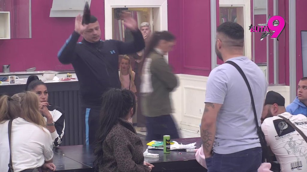 IMATE ODNOSE U KREVETU GDE JE TRUDNICA! Pukla bruka: Asmin i Maja osramoćeni pred svima, više ne mogu da se izvuku (VIDEO)