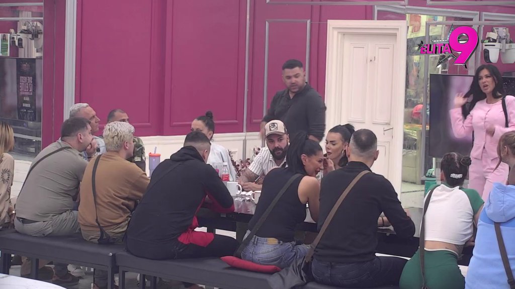 Ne smiriju se: Asmin daje sve od sebe da ponizi Staniju i Aneli, nazvao ih ku*vama, pa pokušao da opere svoje grehe vređajući njih (VIDEO)