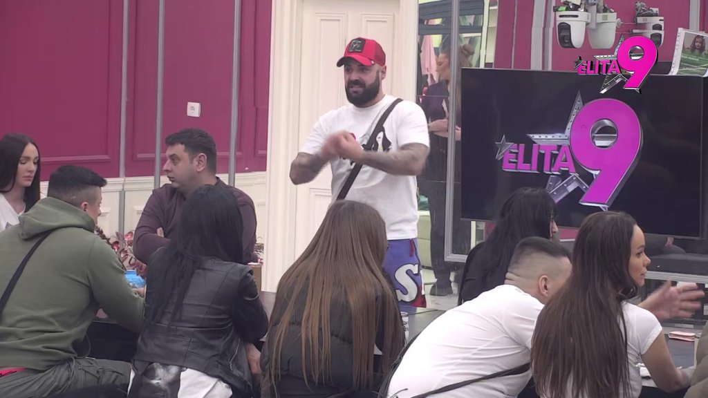 Kačavenda više ne zna gde udara: Takmičari je nagazili sa svih strana, vređaju je kao nikad nikog! (VIDEO)