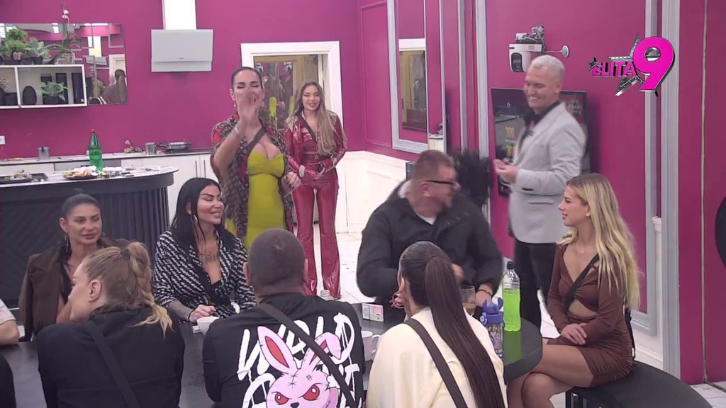 Ja sam sve što sam radila priznala, a one... Mini Vrbaški pala roletna zbog Sofijinog moralisanja, odmah joj zapušila usta! (VIDEO)