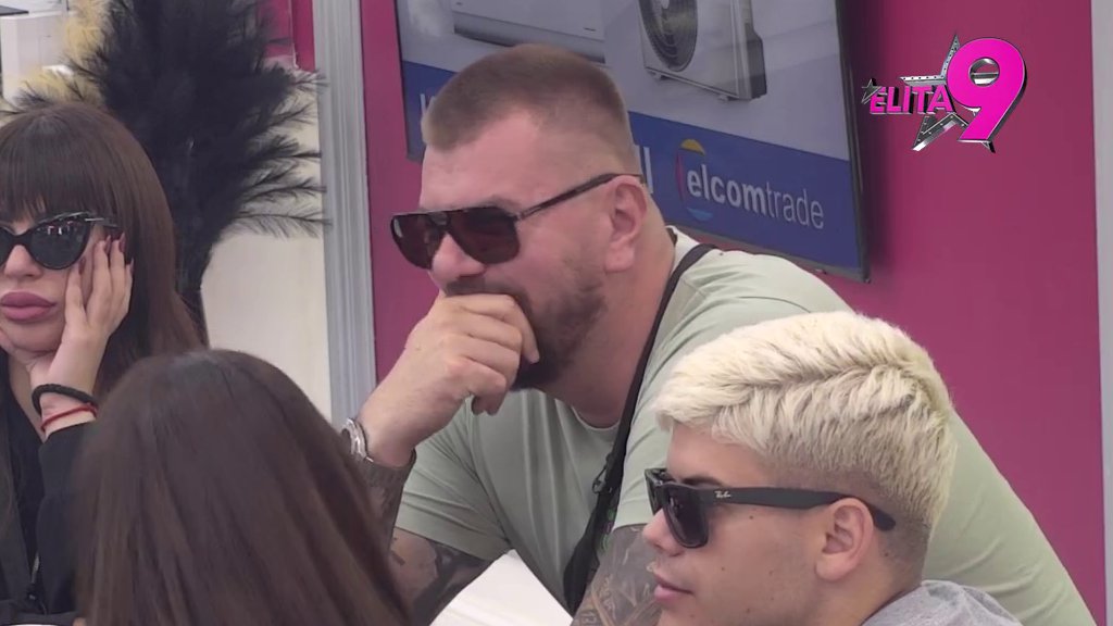 Razvezao jezik: Janjuš otkrio da mu Sara u prolazu pevuši pesme s posvetom, Ivan gori od besa! (VIDEO)