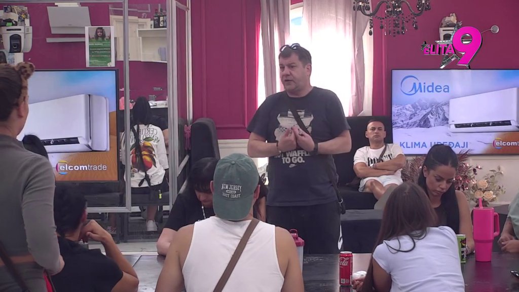 Puče prijateljstvo: Ivan ukanalio Boginju pred svima i isprozivao je zbog nametanja muškarčima! (VIDEO)