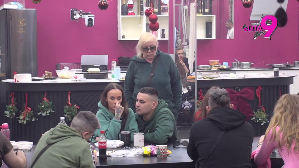 Izdala i Anu sada?! Zorica dokazala da je ispala DUPLJAK, Kačavenda obrisala ponovo patos s Ćurčićevom i Markovićkom: Obe ste iste stvari pričale... (VIDEO)