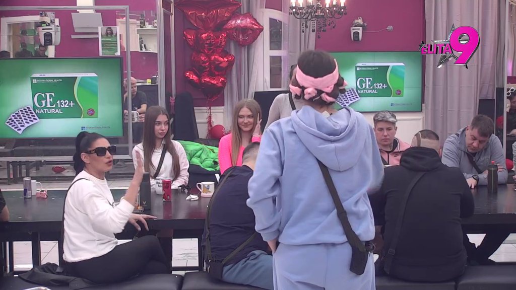 Ne zna se ko pije, a ko plaća: Puče prijateljstvo Boginje i advokatice, Jakšićka likuje na sav glas! (VIDEO)