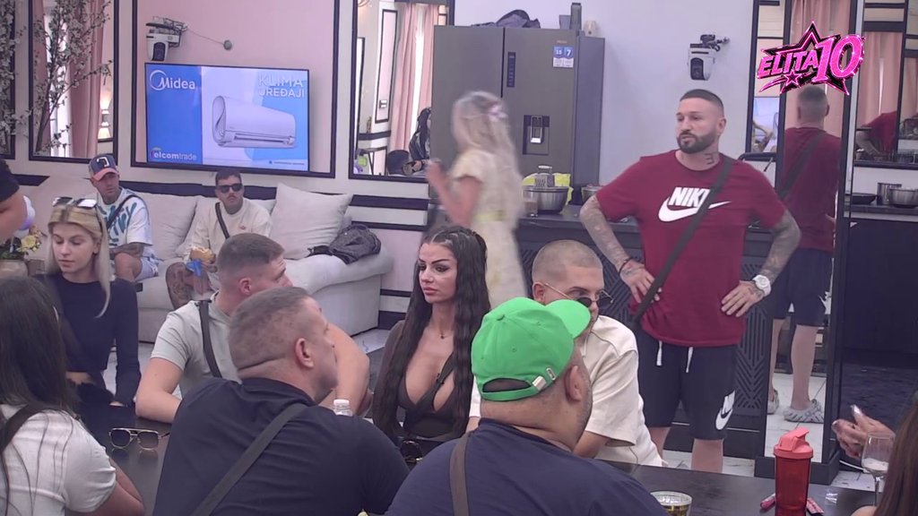 IMAŠ CRNE I NEGATIVNE MOMENTE: Mateja žestoko potkačio Sanju, ona mu jasno stavila do znanja da ga neće poštedeti na rečima! (VIDEO)