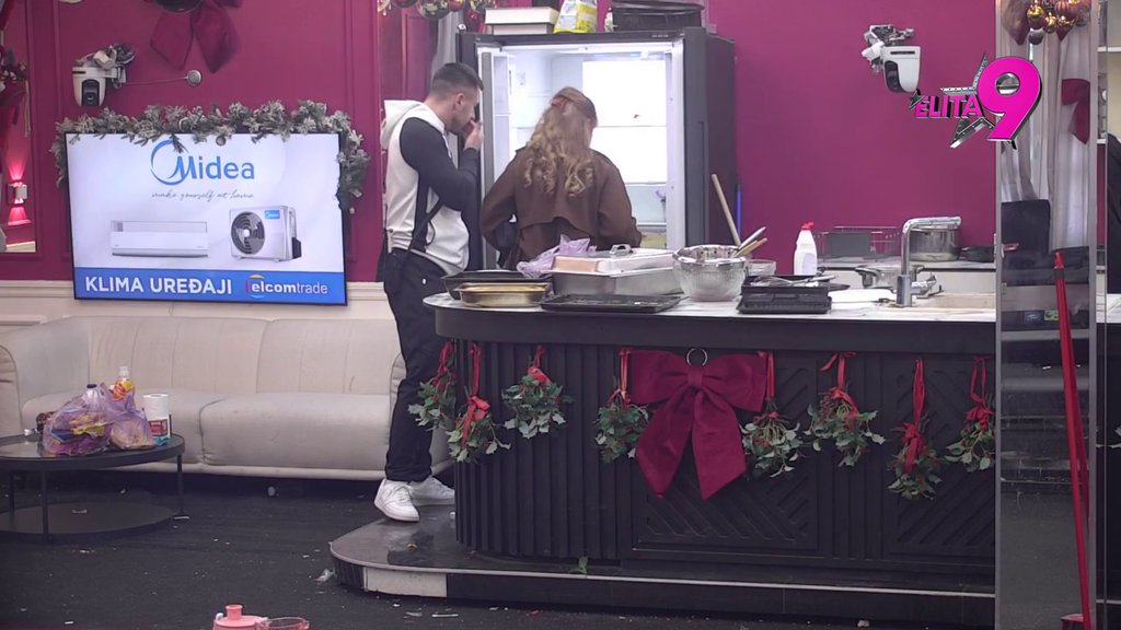 ŠETATE GOLE G*ZICE, A U KUĆI SVINJAC! Goca Džehverović urla iz petnih žila, trese se Elita! (VIDEO)