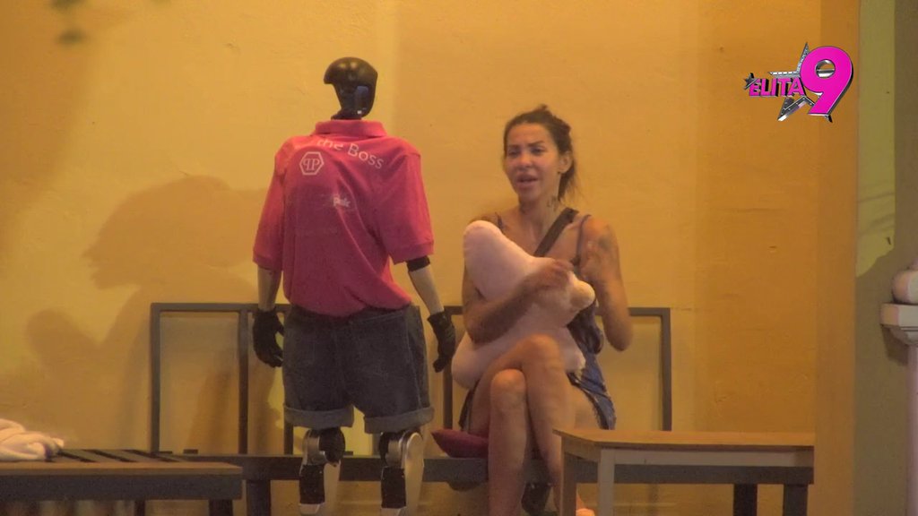 KVARNA JE, ŽELI DA NANOSI ZLO LJUDIMA: Aneli nazvala Sofiju spletkarom, roni suze zbog uverenja da je pokušava da unese NEMIR u njen odos sa Filipom! (VIDEO)
