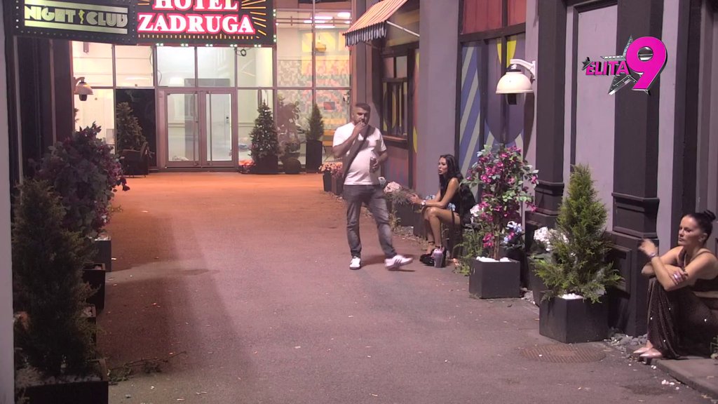 PROMENIO SVE BOJE: Asmina muči infomrmacija koju je Dača želeo da prenese Maji, osudio je zbog komunikacije sa njim! (VIDEO)