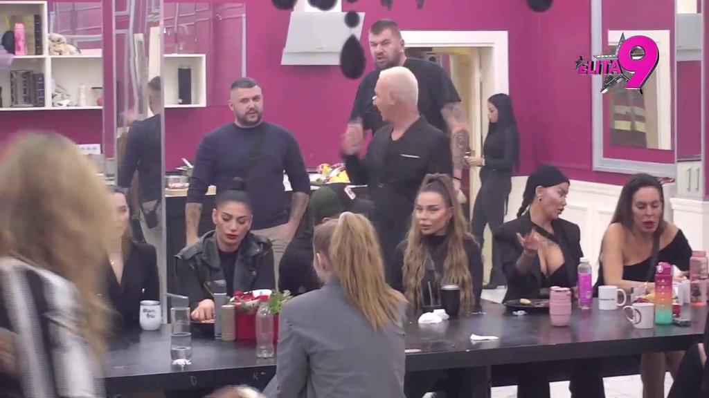 NEK ZANEME NEKA BOLI GLAVA, KADA PROĐU CRNA I PLAVA: Maja i Aneli zapušile usta cimerima, Asmin priznao koju želi (VIDEO)