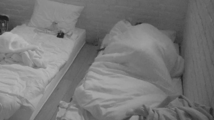 Rekla, pa porekla: Anita munjevitom brzinom uletela u Đukićev krevet, nikad brže popila priču da nije utorak devojka! (VIDEO)