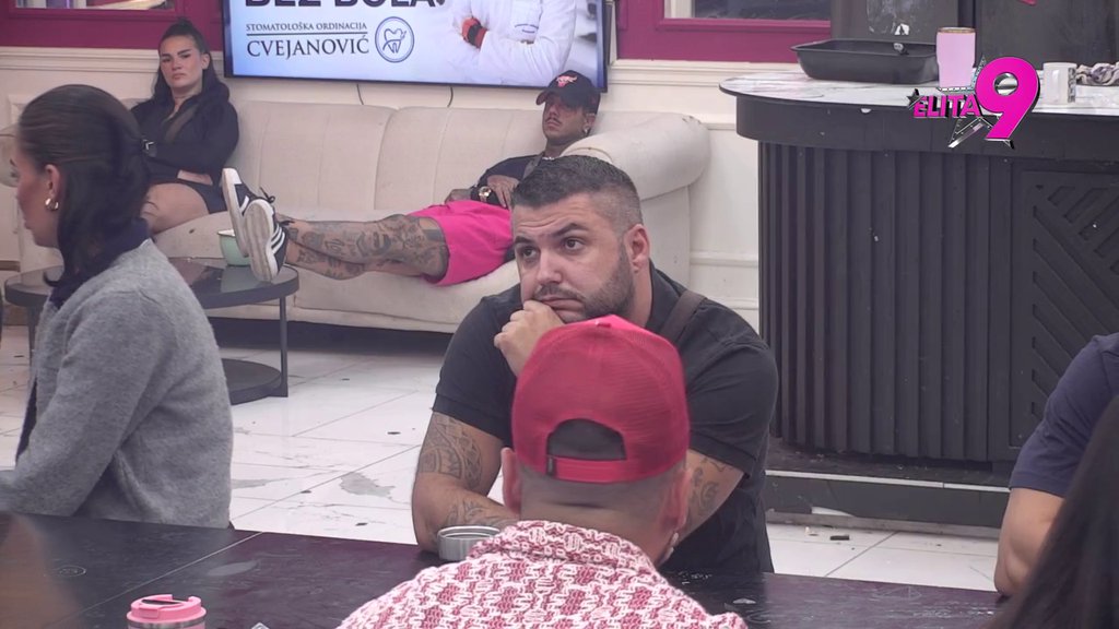 Ti si nula brat, nula čovek, ti si fićfirić: Kačavenda pokazala zube Asminu, priznala da veruje Maji da ima čudne fetiše, on promenio sve boje (VIDEO)