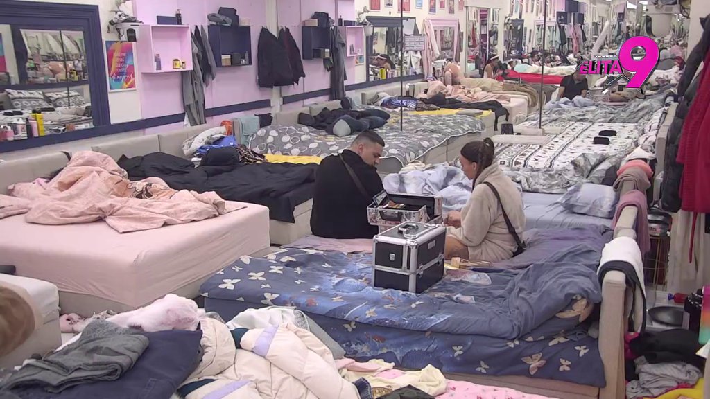 Ona okom, on skokom: Bebica se bacio na posao čim mu je Teodora izdala naredbu! (VIDEO)