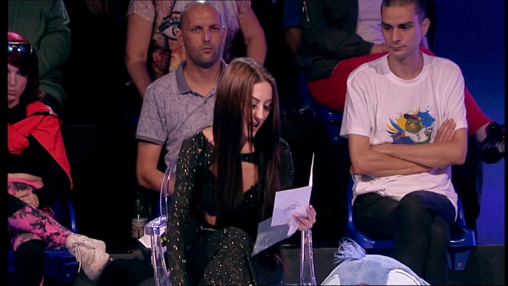 Nagli prekid programa! Stiglo iznenađenje za Stefani, pa se saznala šok bomba: Iskopirala Draganu od glave do pete! (VIDEO)