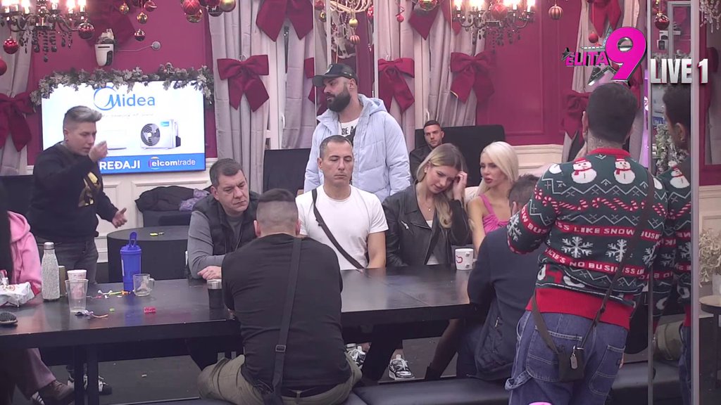 Dok jedan tuguje, drugog boli uvo: Đukić opet istakao koliko mu je teško zbog Luke, on hladan kao led! (VIDEO)