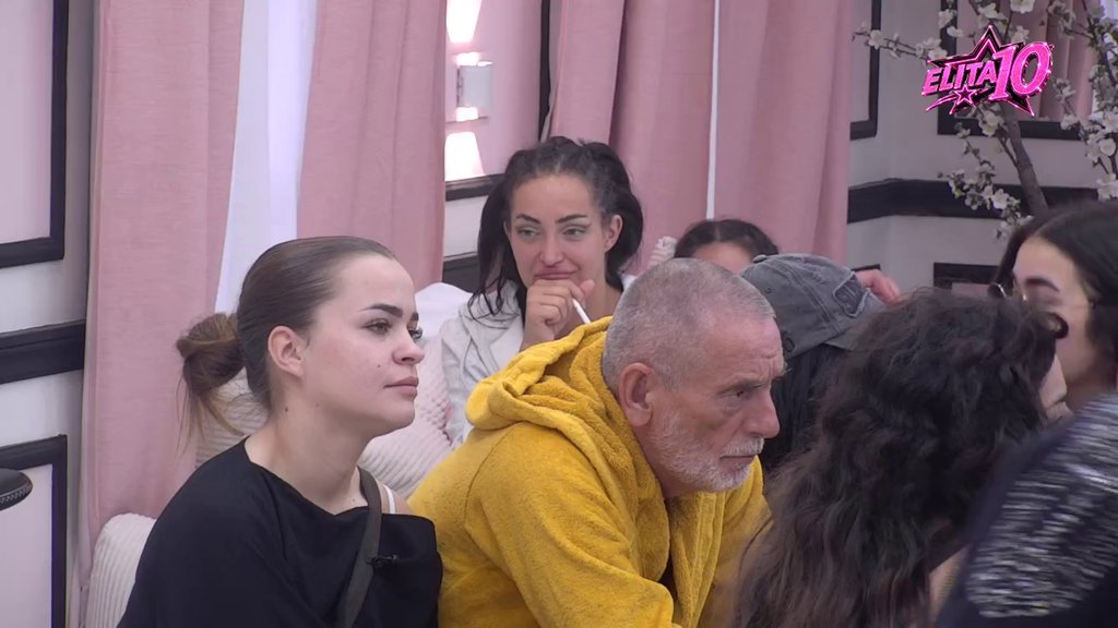 Prikazan snimak na kojem se Biljana nabacuje Đukiću, učesnici je STAVILI NA STUB SRAMA: Ološu sa ulice, gora si od Laure (VIDEO)