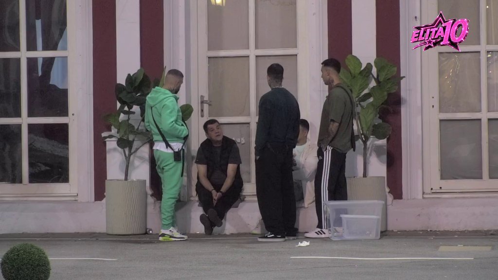 Veza vam je blam! Đukićeva ekipa pokušava da mu otvori oči: Ukazali mu gde greši u odnosu sa Aneli i Laurom, on tera po svom (VIDEO)