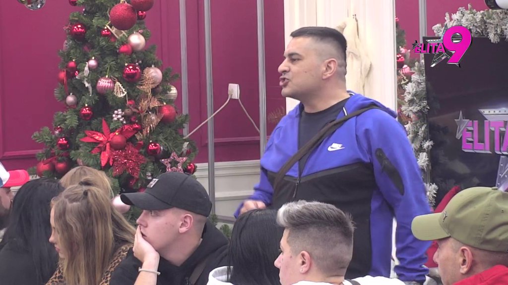 BUKTI RAT: Terza i Bebica žestoko zaratili, leti perje na sve strane! (VIDEO)