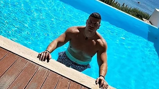 Naš folker imao 125 kilograma, pa se bacio na rigorozni trening: Sada ima 10 kilograma manje, a telo mu je ISKLESANO od mišića (FOTO)