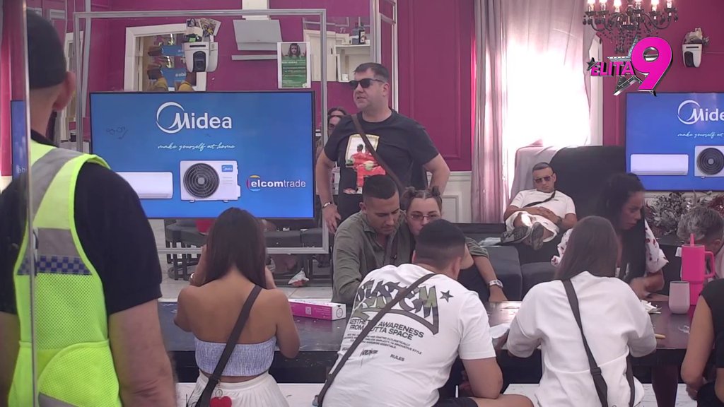 Konačno pokazuje emociju: Đukić sve više brani njegov i Anelin odnos, Ivanu odmah zapušio usta! (VIDEO)