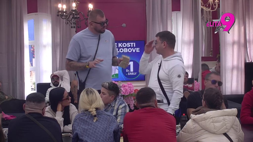 Lažna zvezda rijalitija: Kačavenda jednim potezom uništila Uroša! Bora urnisao Jovanu, njoj krenula para na uši (VIDEO)