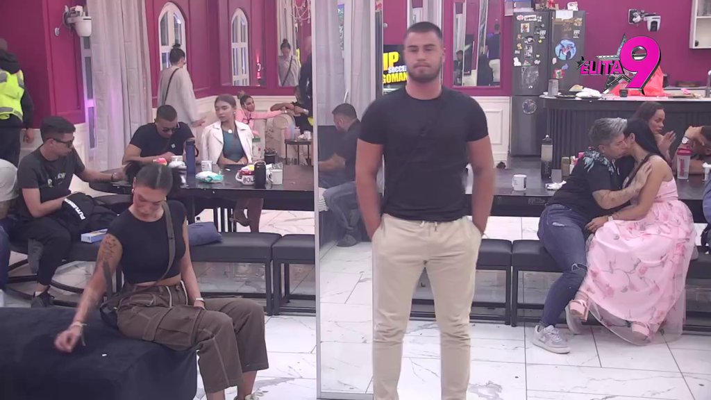 Poniženjima Mine Vrbaški nema kraja: Pred svima tvrdi da je u vezi sa Viktorom, iako on za nju neće ni da čuje! (VIDEO)