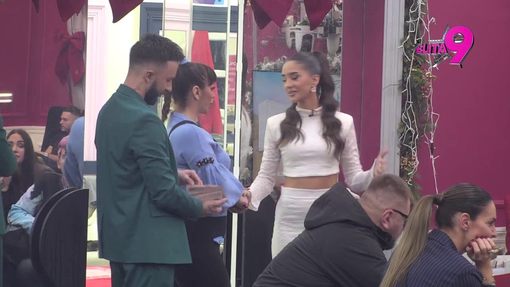 GOSPOĐA VERSAĆE UKLJUČILA VREĐALICU: Marija Kulić naoštrila jezik kao nikad do sada, pa opelela po Maji: SMRDLJIVA SUTLIJAŠICA... (VIDEO)