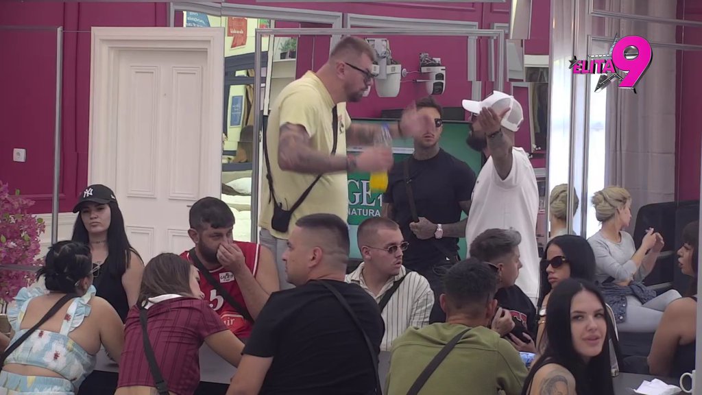 ZASEDANJE ANELINIH BIVŠIH: Janjuš se umešao u sukob Asmina i Luke, pa poručio Vujoviću da će ga Ahmići navući na TANAK LED! (VIDEO)