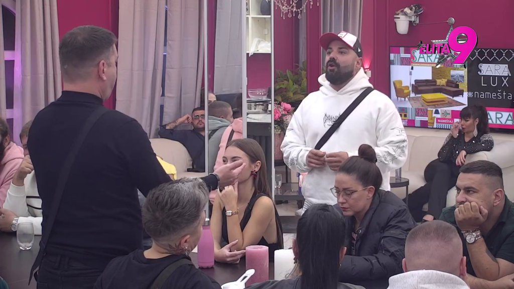 Rekla mi je da Grofica ne može očima da te gleda: Ivan se poigrao sa Lukinim mozgom, prvo stao na maminu stranu, pa obrnuo sve: Ako je vređala moju verenicu... (VIDEO)