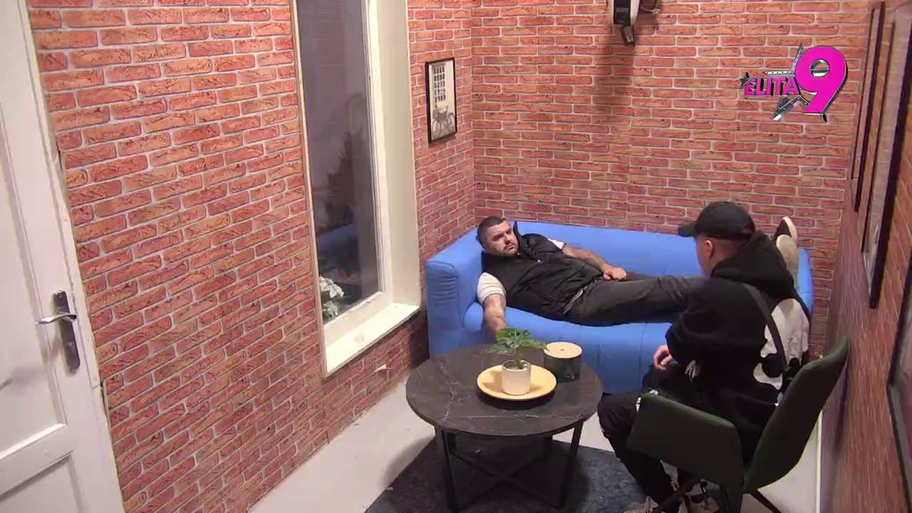 Ovo je na silu: Alibaba uveren da se dopada Maji, Dača mu hrani ludilo! (VIDEO)