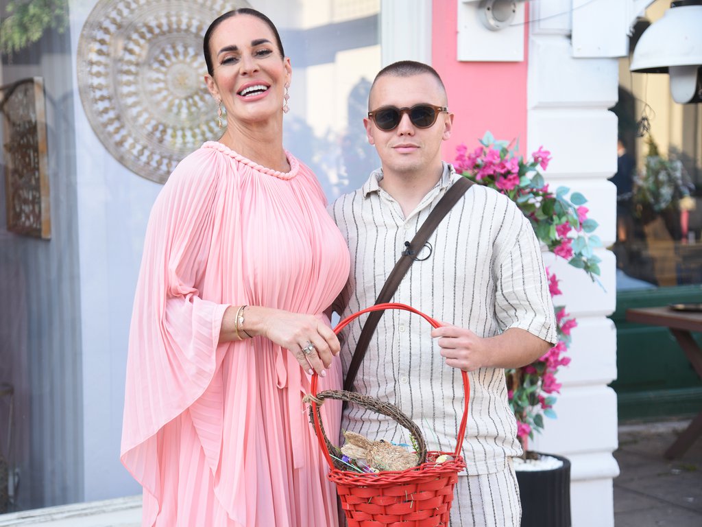 Pala otimačina oko korpe s jajima! Kačavenda i njen pulen Dača napravili haos, pa pozirali nasmejani za Pink.rs vaskršnji editorijal!