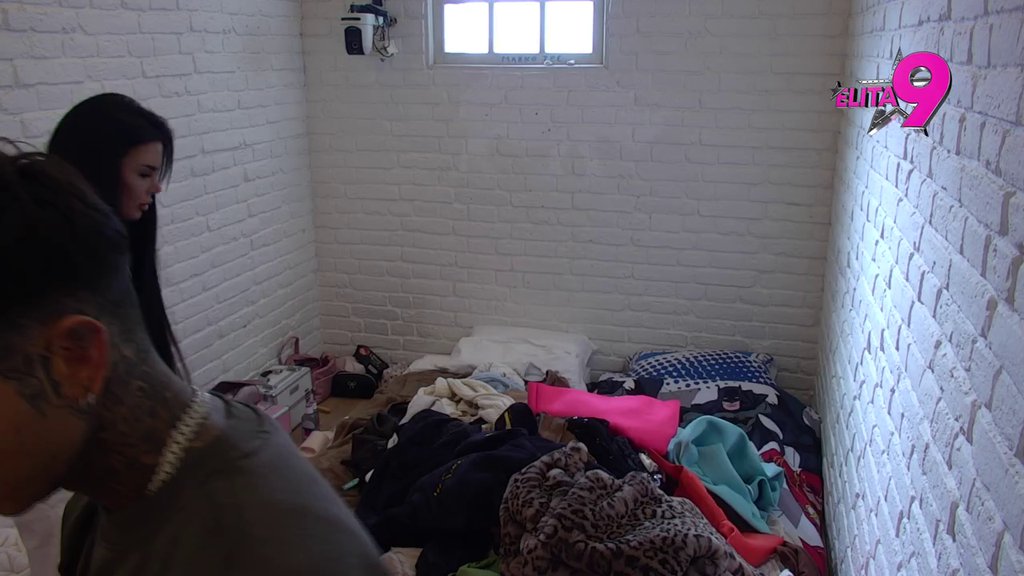 OVAKAV HAOS SE RETKO VIĐA! Anita napravila krš epskih razmera po izolaciji, a to sve zbog Filipa! (VIDEO)