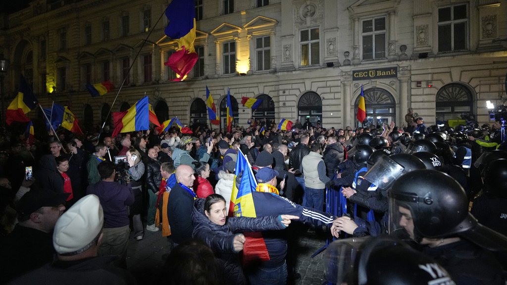 BUKUREŠT GORI ZBOG ĐORĐESKUA, MASK SE MEŠA I U RUMUNSKE IZBORE: Haos zbog zabrane proruskog kandidata optuženog da je član fašističke organizacije (VI