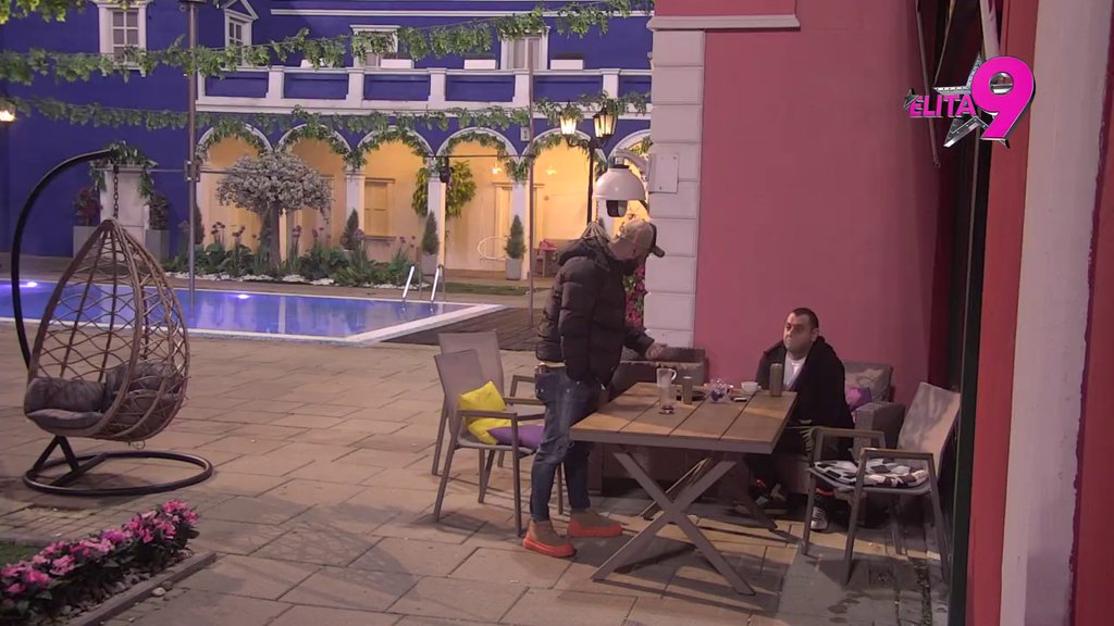 Ko visoko leti, nisko pada: Luka shvatio da se Aneli previše zavozala, pa nikad žešće udarila glavom o dno! (VIDEO)