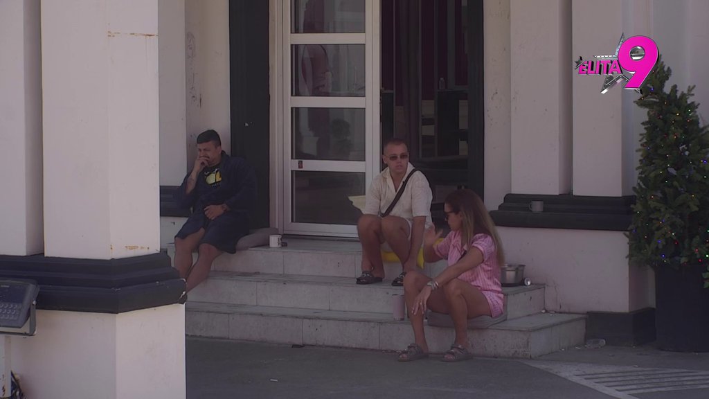 Car je za Asmina HERKULES! Učesnici ismevaju Durdžića čim su oči otvorili, veruju da Maja nije prebolela Filipa! (VIDEO)